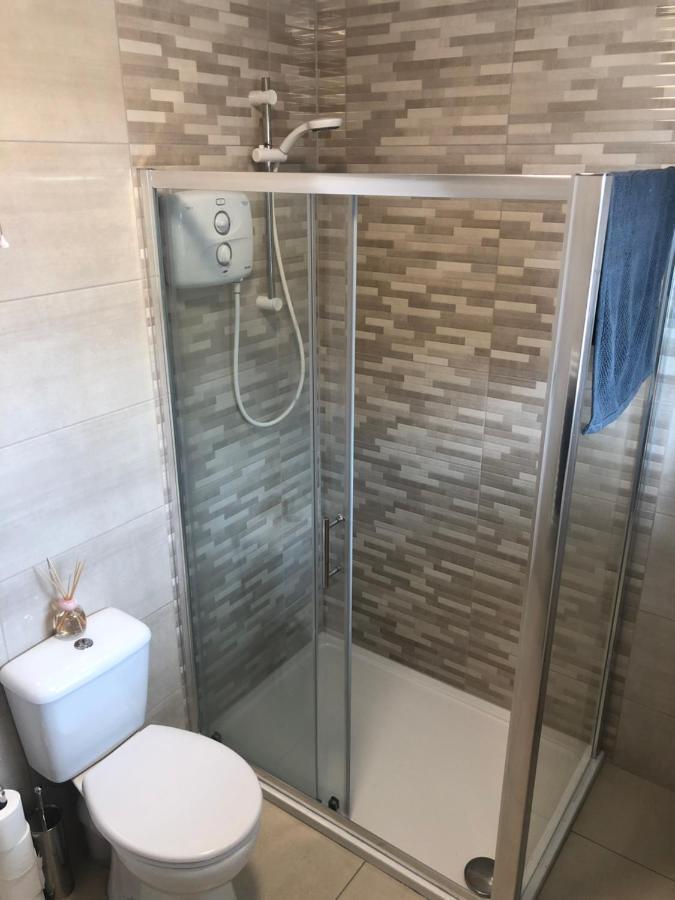 Cheerful 4 Bedroom Town House With Bbq, Голуэй Экстерьер фото